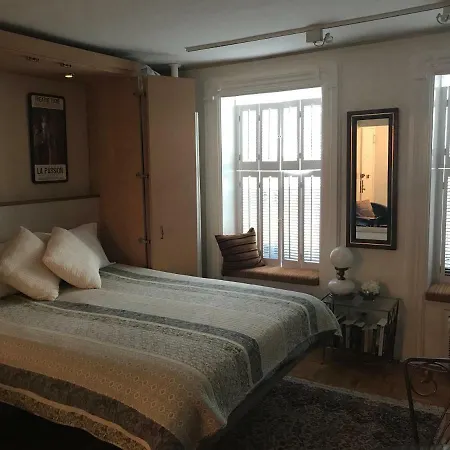 Central Park Studio Treasure Apartment