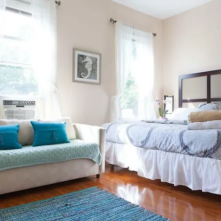 Beautiful 3br In A Peaceful Diverse Neighborhood *