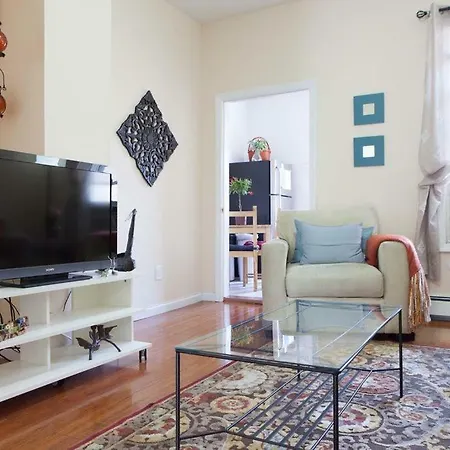 Beautiful 3br In A Peaceful Diverse Neighborhood Apartment *