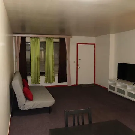 Brooklyn's Hart St Apartment