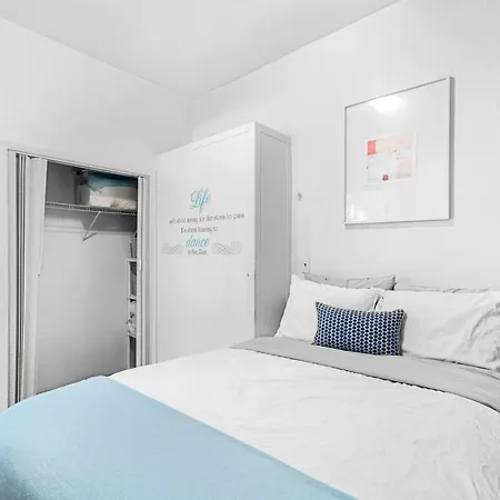 Cloverleaf - Perfectly Located Near Restaurants, Shops, & Sites Apartment *