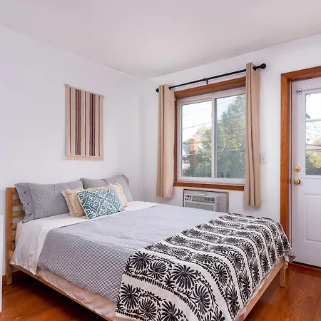 Sleep 10! True 4 Bedroom - 30 Mins To Midtown Manhattan Apartment New York