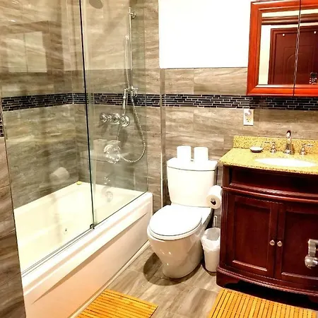 Apartment Spectacular 3 Bedroom Minutes From Central Park!