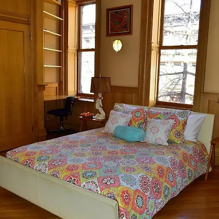 Harlem Jazz Getaway Mansion. Holiday home