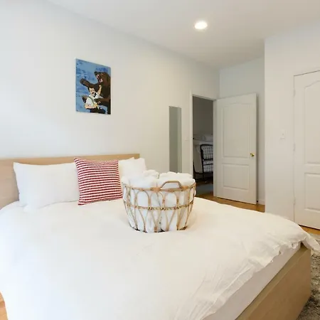 The Pop! Art Penthouse: Safe/quiet/family-friendly Apartment *