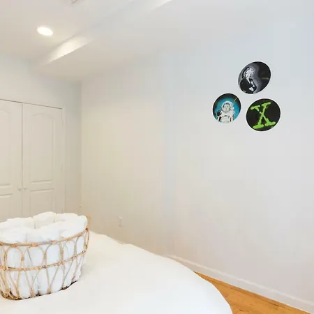 Apartment The Pop! Art Penthouse: Safe/quiet/family-friendly