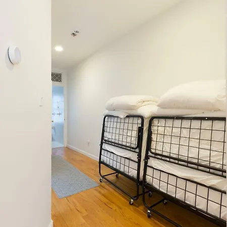 The Pop! Art Penthouse: Safe/quiet/family-friendly Apartment *