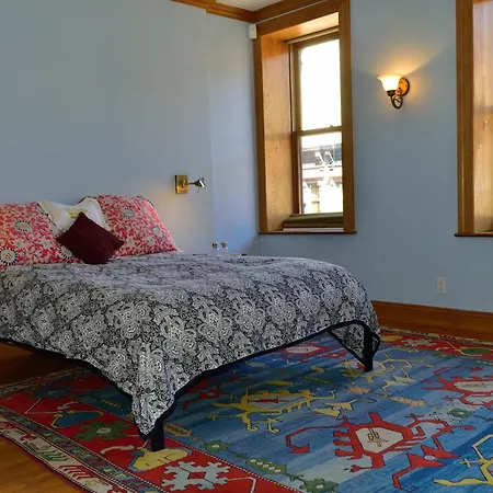 Holiday home Harlem Jazz Getaway Mansion. *
