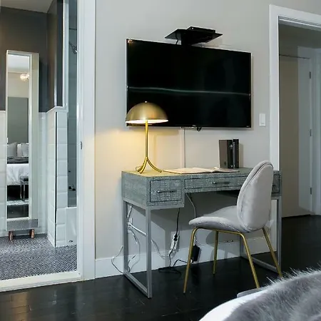 Fifth Avenue Ultra Luxurious Large 3 Bedroom - Domenico Vacca Building - Gym /doorman/elevator New York