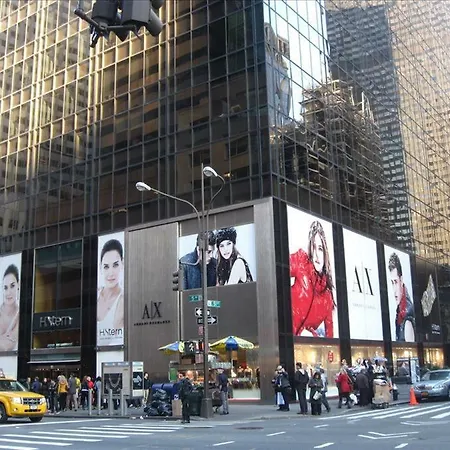 Fifth Avenue Ultra Luxurious Large 3 Bedroom - Domenico Vacca Building - Gym /doorman/elevator New York