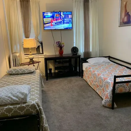 Manhattan On The Hill Apartment