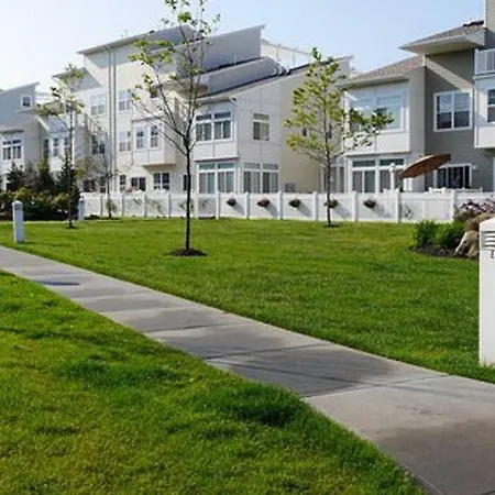 Beautiful Oceanfront 2bd Apartment, Beathtaking Views, Ferry To Nyc New York