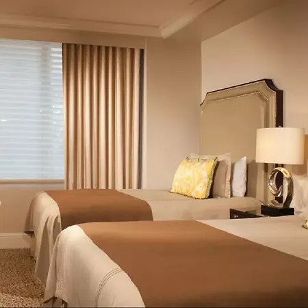 Omni Berkshire Place 4*