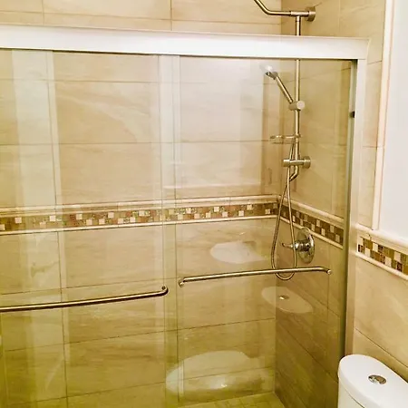 Private Private Bath * New York