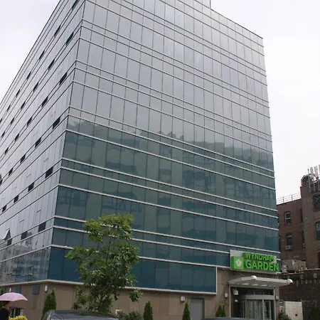 Wyndham Garden Long Island Hotel 3*