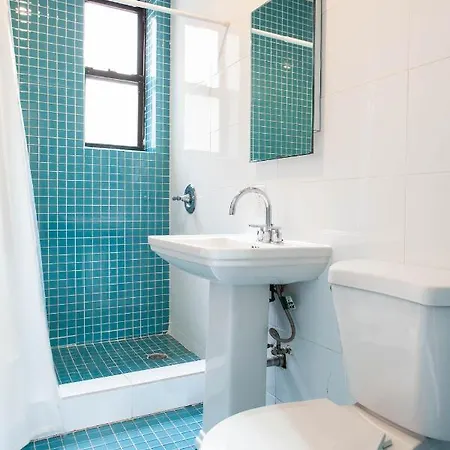 Private Bedroom In City Hostel New York