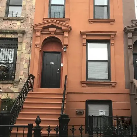 Sandy's Place Nyc 1