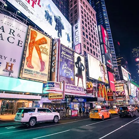 Apartment Elevate In Times Square - 2br Within Walking Distance To Times Square New York