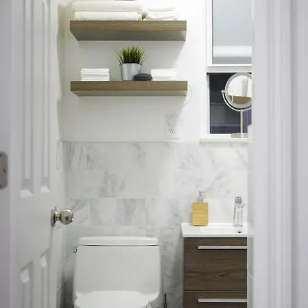 Apartment Brand New Upscale Modern New York