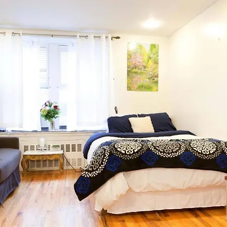 Small Studio In Private Townhouse New York