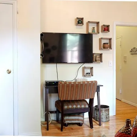 Retreat Near Manhattan Apartment *