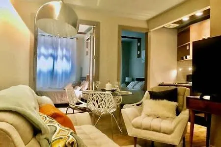 In A Stylish Apt In Brooklyn Apartment *