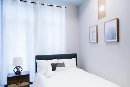 In A Stylish Apt In Brooklyn Apartment New York