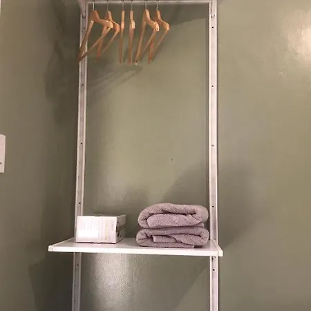 Comfy With Free Wifi & Laundry Near Jfk Airport J, E, Airport Train Homestay New York