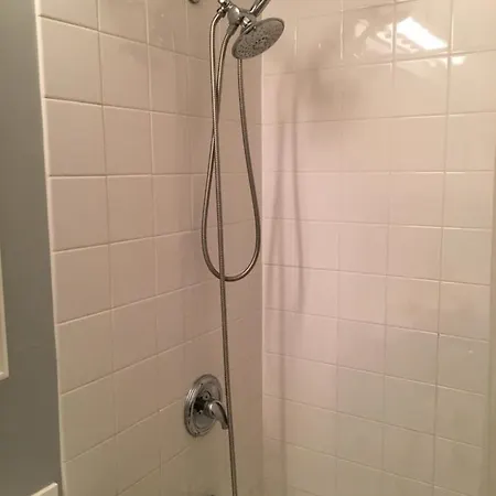 Upscale, Large, High-ceilings, Mid-town Doorman Nyc Centrally Located Apartment New York