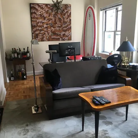 Upscale, Large, High-ceilings, Mid-town Doorman Nyc Centrally Located Apartment *