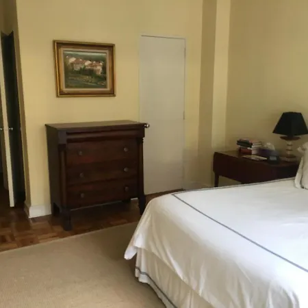 Upscale, Large, High-ceilings, Mid-town Doorman Nyc Centrally Located Apartment *