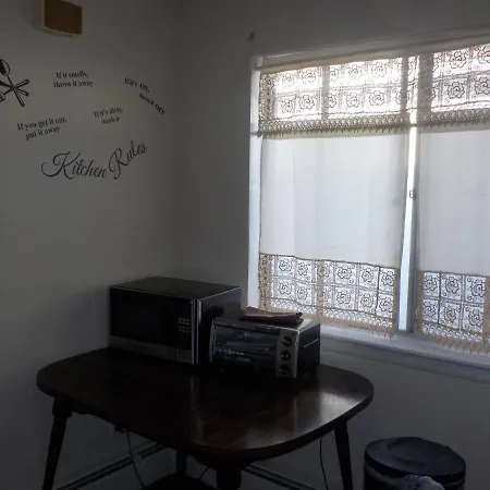 Guest house At The Water's Edge In Canarsie! *