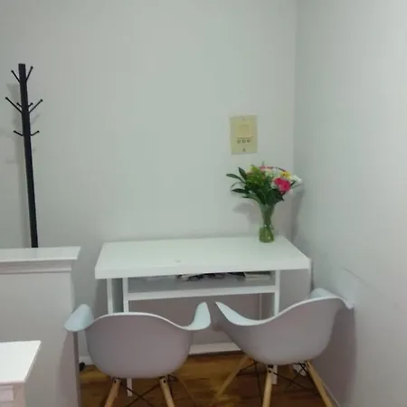 Spacious 1 Bedroom - Sleeps 4 Apartment