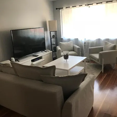Apartment Spacious 2 Br. East Williamburg Apt