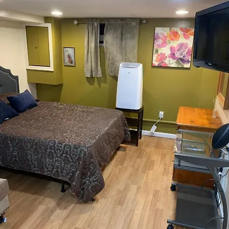 Apartment Cute Studio With Private Entrance. No Sharing. *