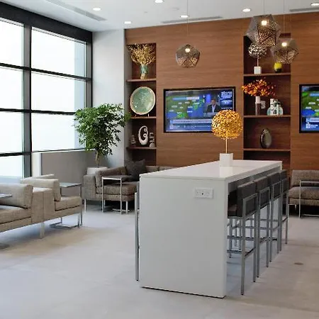 Wingate By Wyndham Long Island Hotel 3*