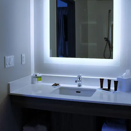 Hotel Wingate By Wyndham Long Island 3*
