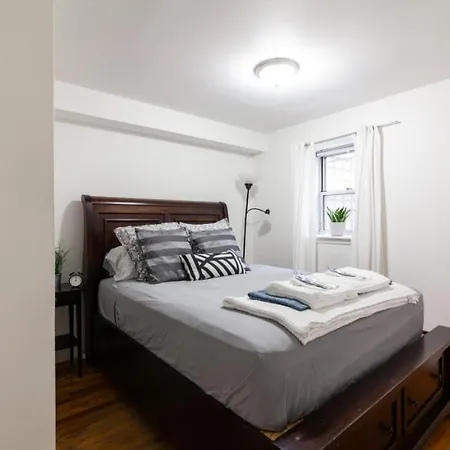 Love Your Stay! Comfy For Up To 4 Guests! New York