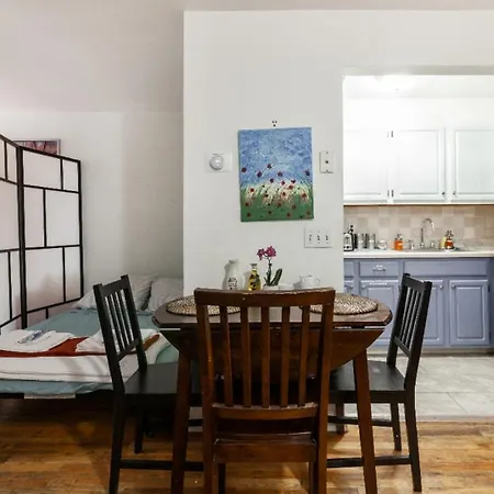 Apartment Love Your Stay! Comfy For Up To 4 Guests! *