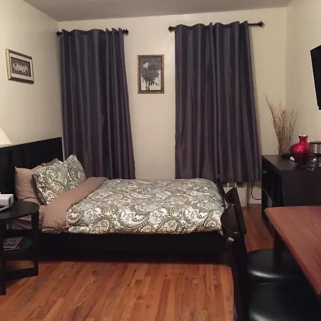 Lower East Side Pied-A-Terre! Apartment *