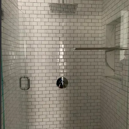 New Modern 3 Bedroom Apartment