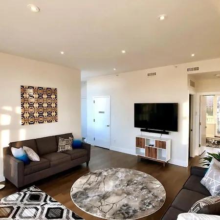 Penthouse W/ Private Hot Tub & Terrace + King Bed Apartment *