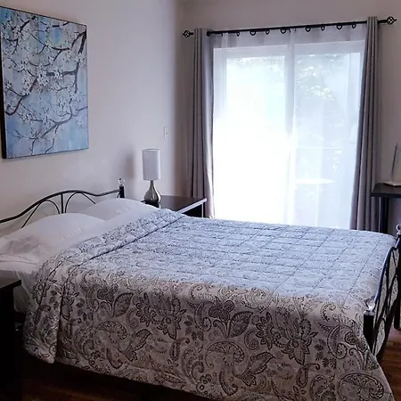 Apartment Modern And Spacious, City Retreat