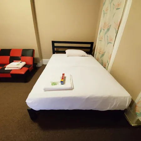 Apartment Cozy Brownstone Sleeps 12 People 25 Mins From Nyc 1 Block From J Train