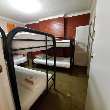 Cozy Brownstone Sleeps 12 People 25 Mins From Nyc 1 Block From J Train Apartment *