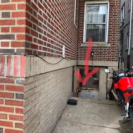 Private In Sunnyside ,21 Minutes To Times Square Apartment *