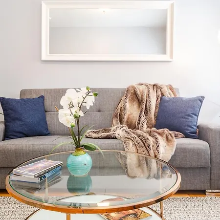 Amazing 2 Bedroom/3bed Full Time Square/broadway/central Park Apartment