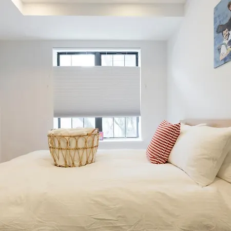 Apartment The Pop! Art Penthouse: Safe/quiet/family-friendly *
