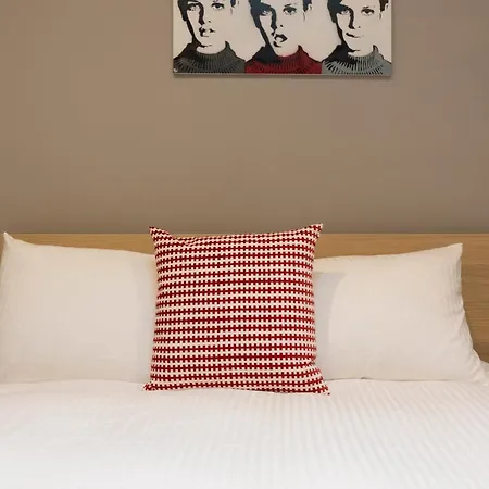 The Pop! Art Penthouse: Safe/quiet/family-friendly New York