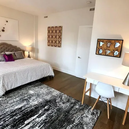 Penthouse W/ Private Hot Tub & Terrace + King Bed Apartment *